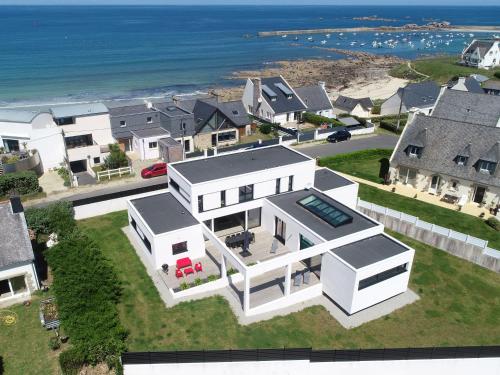 Villa Pool and Beach Bretagne : Villas proche de Saint-Méen