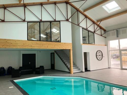 Villa de 5 chambres avec piscine privee jardin clos et wifi a Dollon : Villas proche de Saint-Hilaire-le-Lierru