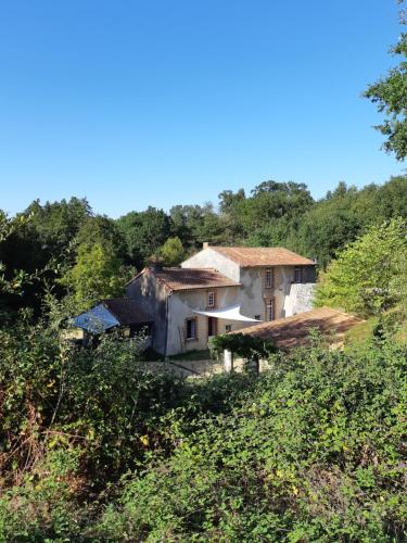 Grand gîte dans son écrin de Nature : Maisons d'hotes proche de Le Mesnil-en-Vallée