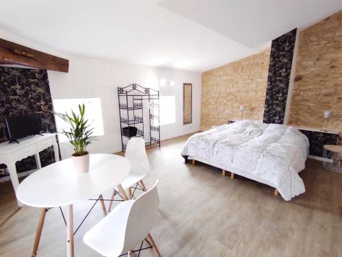 Appartement Theizé - Les meublés des Pierres Dorées : Maisons de vacances proche de Valsonne