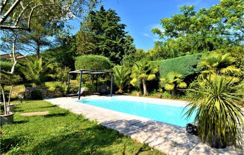 Amazing home in St Privat des Vieux with 4 Bedrooms, WiFi and Outdoor swimming pool : Maisons de vacances proche de Les Plans