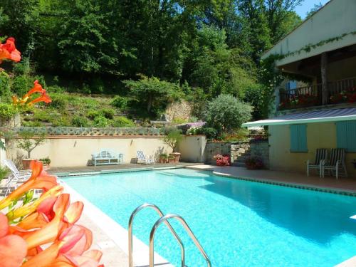 Mille Fleurs a romantic enchanting renovated luxury Bastide with shared pool : Maisons de vacances proche d'Arifat