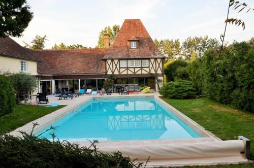 Adorable appartement avec piscine et SPA : Appartements proche de Montreuil-sur-Loir