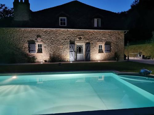 Le DOMAINE de MERLANDE -demeure de charme avec piscine : Villas proche d'Agonac