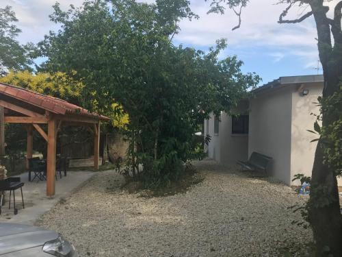 Maison avec jardin dans village : Maisons de vacances proche de Durance