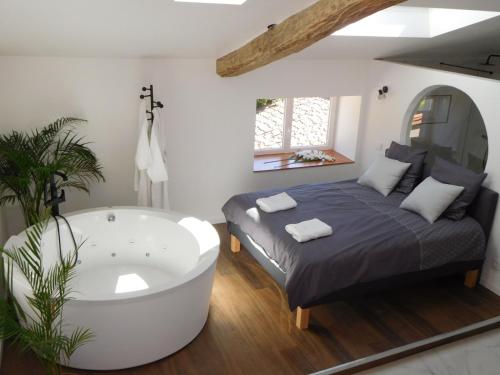 04A2 - Paradise Love In Provence - le loft étoilé - spa privatif : Appartements proche de Vachères