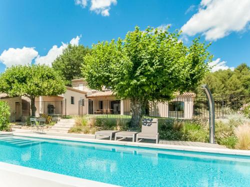 Wonderful Holiday Home in Vaison la Romaine with Pool : Maisons de vacances proche de Puyméras