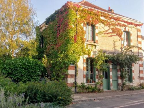 Maison d'hôtes les volets verts et sa brocante : B&B / Chambres d'hotes proche de Villegouin