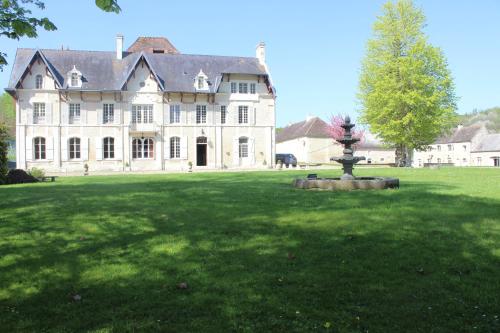 Château du Mesnil Soleil , gites et chambres d'hôtes : Maisons de vacances proche de Villy-lez-Falaise
