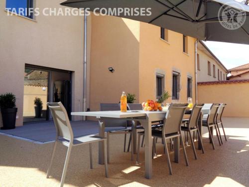 Gîte Montchal, 6 pièces, 12 personnes - FR-1-496-234 : Maisons de vacances proche de Chambost-Longessaigne