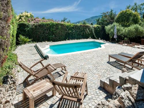 Holiday home in La Roquette sur Siane with furnished garden : Maisons de vacances proche d'Auribeau-sur-Siagne