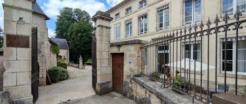Manoir de L'Echauguette : B&B / Chambres d'hotes proche de Bissey-la-Pierre