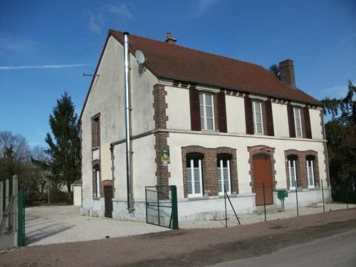 Gîte Allibaudières, 3 pièces, 5 personnes - FR-1-543-125 : Maisons de vacances proche de Vaupoisson
