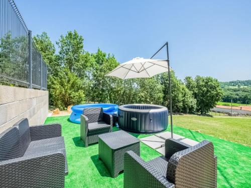 Tranquil Holiday Home in Soturac with small pool and spa : Maisons de vacances proche de Saint-Front-sur-Lémance