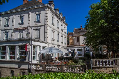 Hôtel des Thermes : Hotels proche de Saint-Aubin-le-Monial