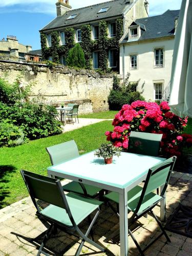 Apt cosy centre ville Bayeux avec terrasse ou extérieur proche plages du débarquement : Appartements proche de Barbeville