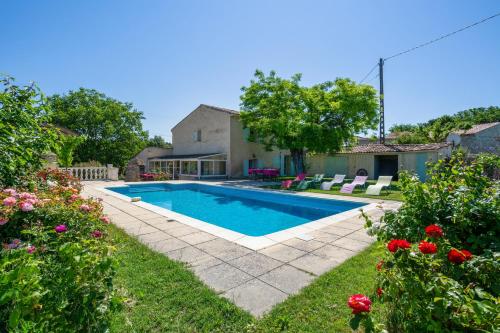 Villa de 3 chambres avec piscine privee jardin amenage et wifi a La Tour d'Aigues : Villas proche de La Bastidonne