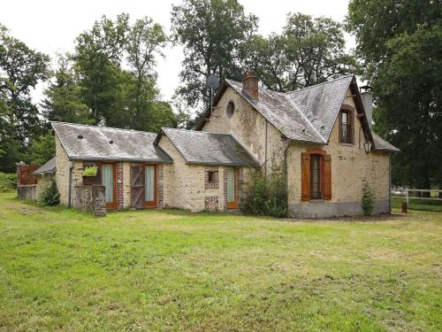 Traditional Holiday Home in Raizeux with Terrace : Maisons de vacances proche d'Orphin