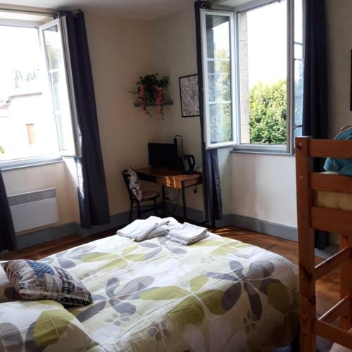 Chambres d'hotes Condat : B&B / Chambres d'hotes proche d'Eyburie