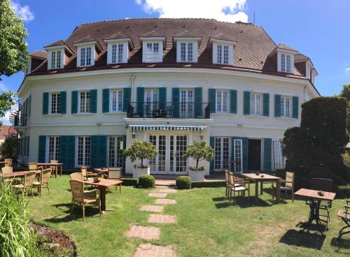 Chateau De Montreuil : Hotels proche de Clenleu