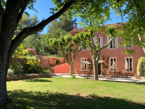 La Féraude - Pays d'Aix en Provence : B&B / Chambres d'hotes proche de Simiane-Collongue