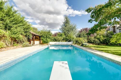 Maison de 2 chambres avec piscine privee jardin clos et wifi a Saint Germain sur Ecole : Maisons de vacances proche de Baulne