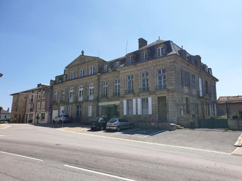 Le Chateau : Maisons d'hotes proche de Bersac-sur-Rivalier