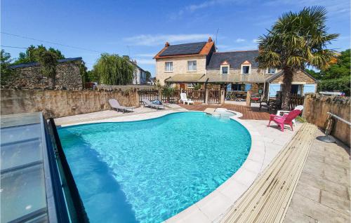 Nice home in Crossac with 3 Bedrooms, WiFi and Outdoor swimming pool : Maisons de vacances proche de La Chapelle-des-Marais