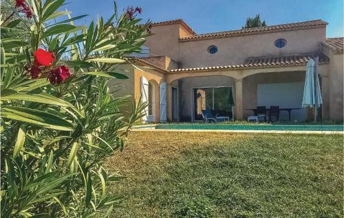 Stunning Home In Balaruc Les Bains With 3 Bedrooms, Wifi And Outdoor Swimming Pool : Maisons de vacances proche de Balaruc-le-Vieux