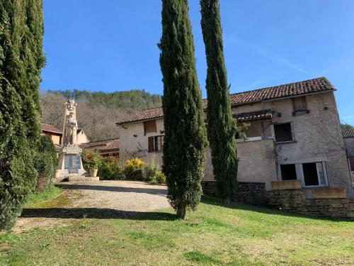 Spacious apartment in a charming, tranquil village : Appartements proche d'Albas