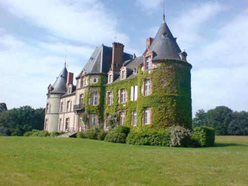 Château de Bostz : B&B / Chambres d'hotes proche d'Autry-Issards