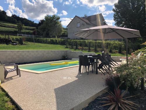 Le Clos Saint Vincent maison avec piscine : Maisons de vacances proche d'Igny-Comblizy