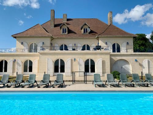 Magnifique villa de charme avec piscine : Maisons de vacances proche de Sainte-Gemme-Martaillac