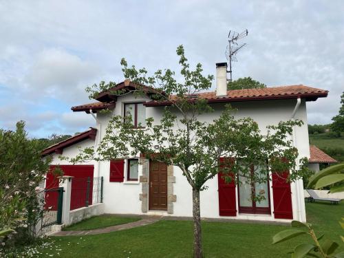 Maison Lore Mendi Elbarron : Maisons de vacances proche de Saint-Pée-sur-Nivelle