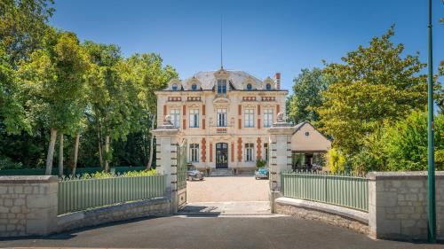 Appartement du Château de la Caillerie : Sejours chez l'habitant proche de Beaumont-en-Véron