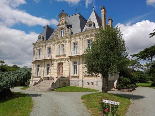 Chateau du Breuil : Maisons de vacances proche de Beaulieu-sur-Layon