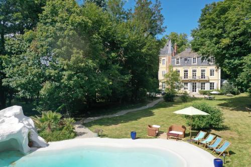 Château de Corcelle - Chambres et table d'hôtes : B&B / Chambres d'hotes proche de Châtenoy-le-Royal