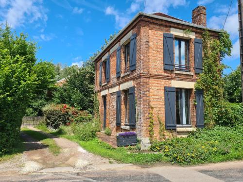 Maison La Cigogne Noire : Maisons de vacances proche de Chauffour-lès-Bailly