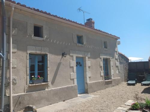 Lavender House - Traditional stone house oozing charm and character : Maisons de vacances proche de Cersay