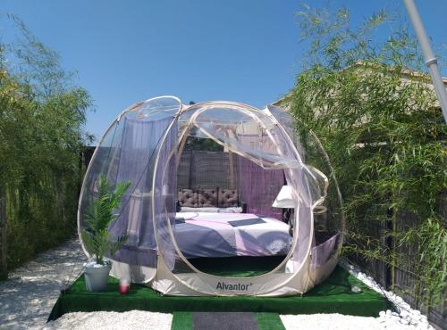 Hébergement insolite avec Bungalow tout confort, bulle atypique et spa : Tentes de luxe proche de Bouglon