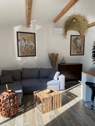 Petit nid douillet en Luberon avec spa : Maisons de vacances proche d'Ansouis
