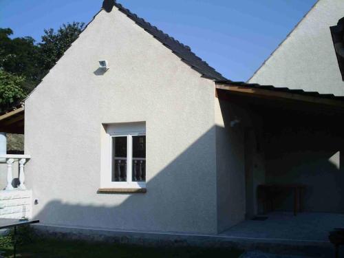 Près d'Evry, petite maison indépendante 1 ch 1 terrasse : Maisons de vacances proche de Fontenay-le-Vicomte