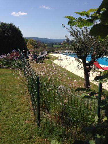 Le gîte du mas avec piscine : Maisons de vacances proche de Saint-Sulpice-les-Champs