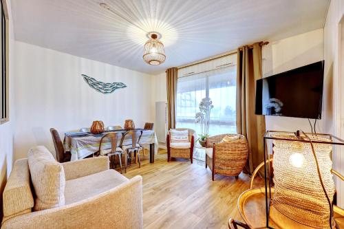 Magnifique appart avec terrasse équipée et wifi gratuit : Appartements proche de Gonneville-sur-Mer