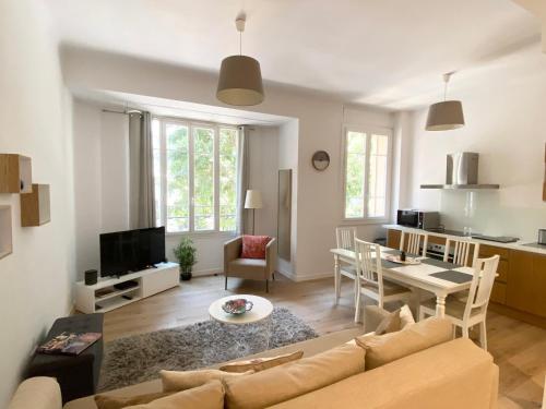 Stylish two-bedroom apartment -StayInAntibes - 5 Soleau : Appartements proche d'Antibes