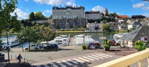 Appartement Cozy, vue sur le port, gîte, les pieds dans l'eau : Appartements proche de Fontenay-sur-Vègre