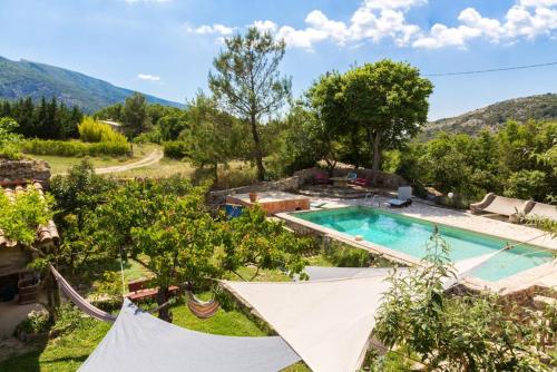 Villa de 3 chambres avec piscine privee jardin amenage et wifi a Vauvenargues : Villas proche de Vauvenargues