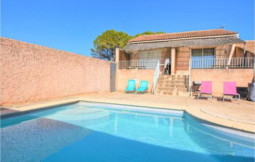 Amazing Home In Cavaillon With Wifi, Private Swimming Pool And Outdoor Swimming Pool : Maisons de vacances proche de Taillades