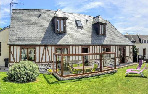 Awesome home in Criquetot-lEsneval with 3 Bedrooms and WiFi : Maisons de vacances proche de Saint-Sauveur-d'Émalleville