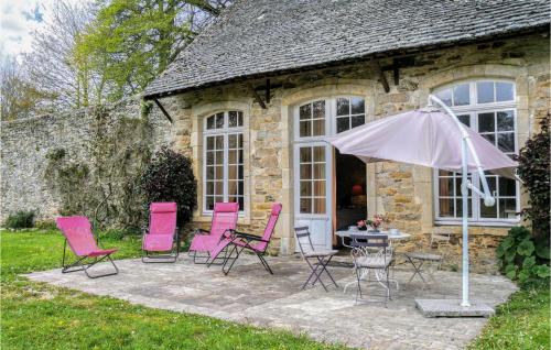 Nice home in Gonneville-le-Theil with 3 Bedrooms and WiFi : Maisons de vacances proche de Maupertus-sur-Mer